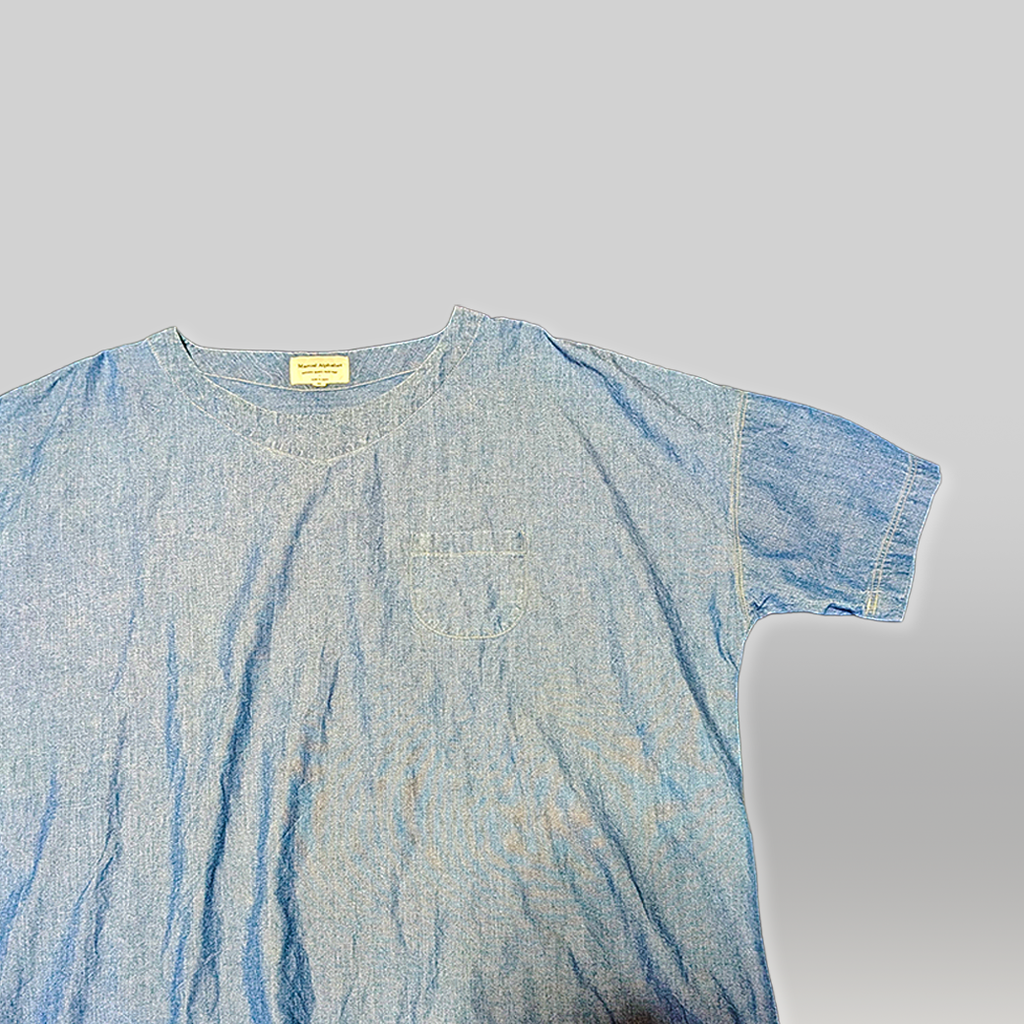 生地のアップ（柔らかい質感とネップ感）