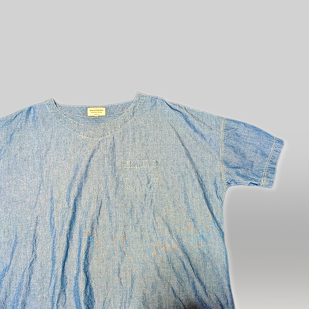 生地のアップ（柔らかい質感とネップ感）