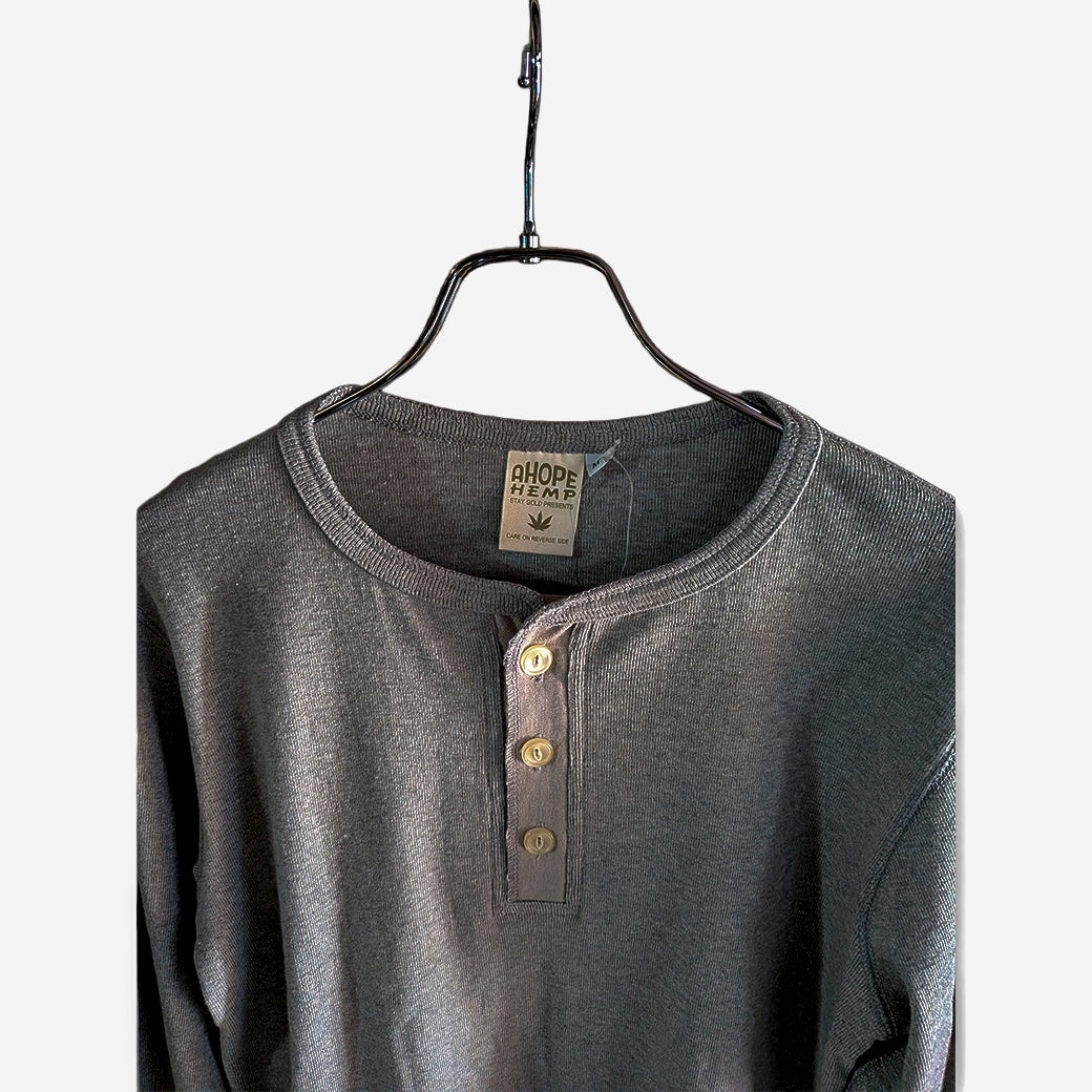 A HOPE HEMP ヘンプコットン長袖Tシャツの首元