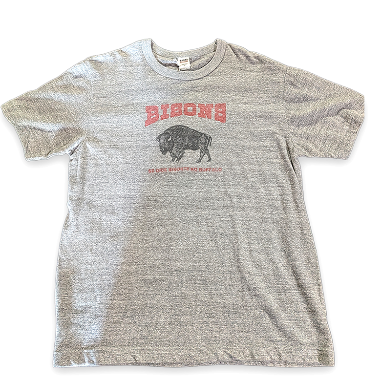 BARNS OUTFITTERS TSURI-AMI プリントTシャツ