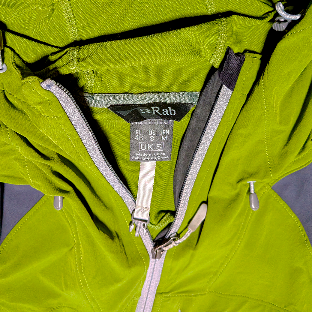 Rab（ラブ）  Exodus Jacket（エクソダス ジャケット）／グリーン × チャコールグレー