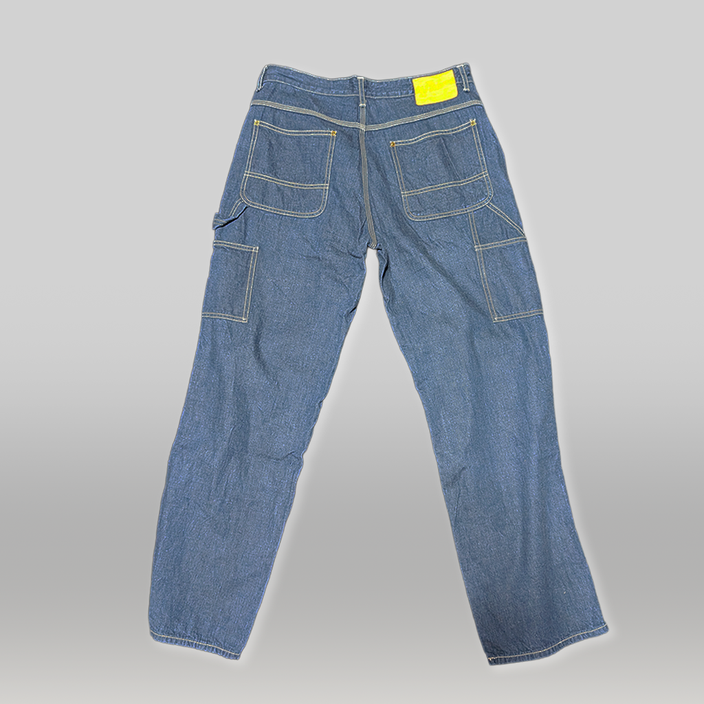 バックポケットとトリプルステッチ構造