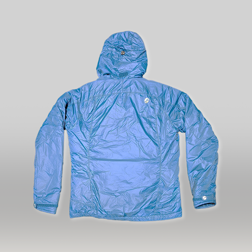 背面全体 軽量アウトドアジャケット