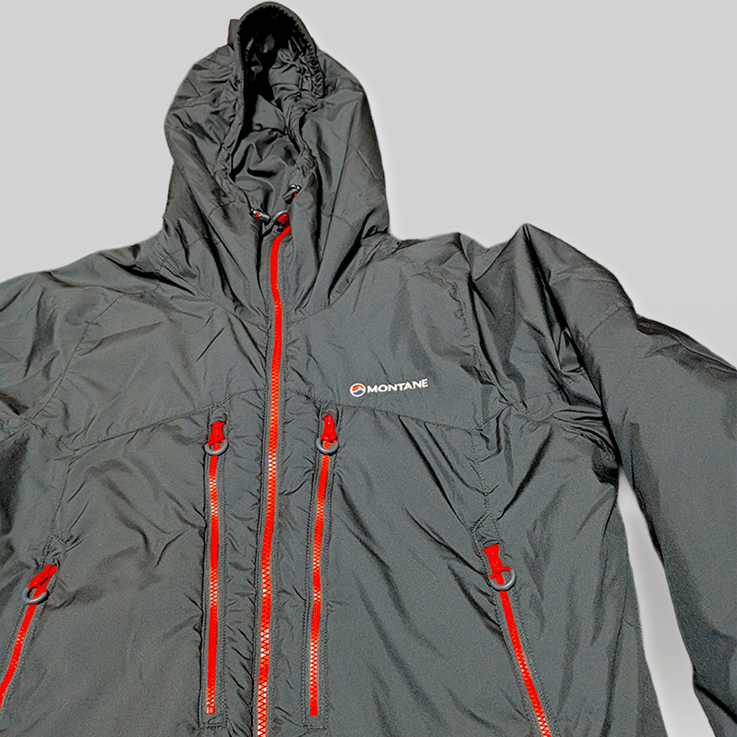MONTANE Jacket／ブラック × レッドライニング アウター - ALBUM RICEアウター
