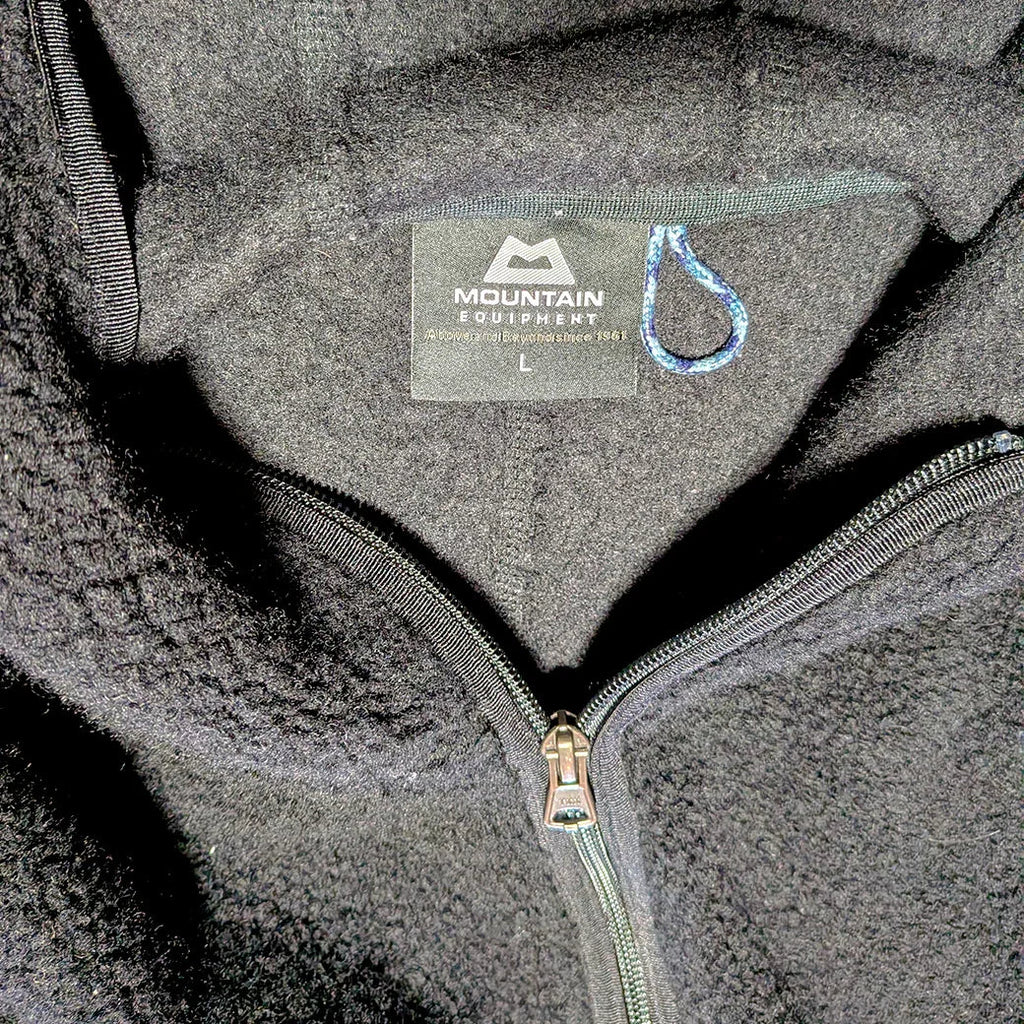 MOUNTAIN EQUIPMENT（マウンテンイクイップメント） ボアフリース フーディジャケット／ブラック × グレー補強パネル - ALBUM RICE
